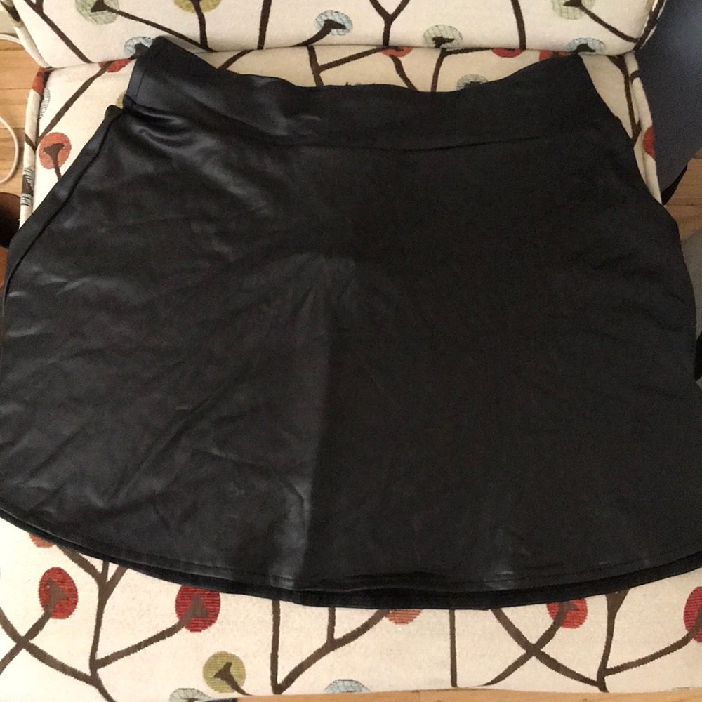 Faux leather mini skirt